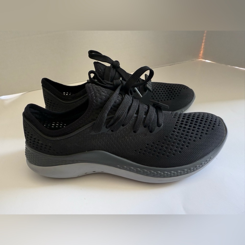 Crocs Shoes LiteRide Pacer Sneakers Size W8 Black Grey Comfort - Picture 3 of 12